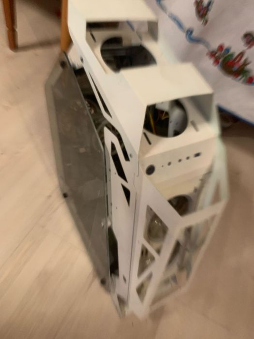 Vând PC 2500 lei
