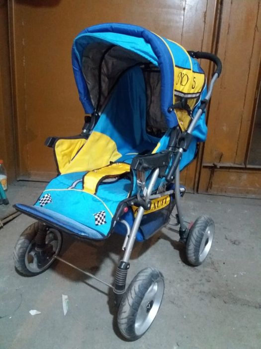 Складная детская коляска