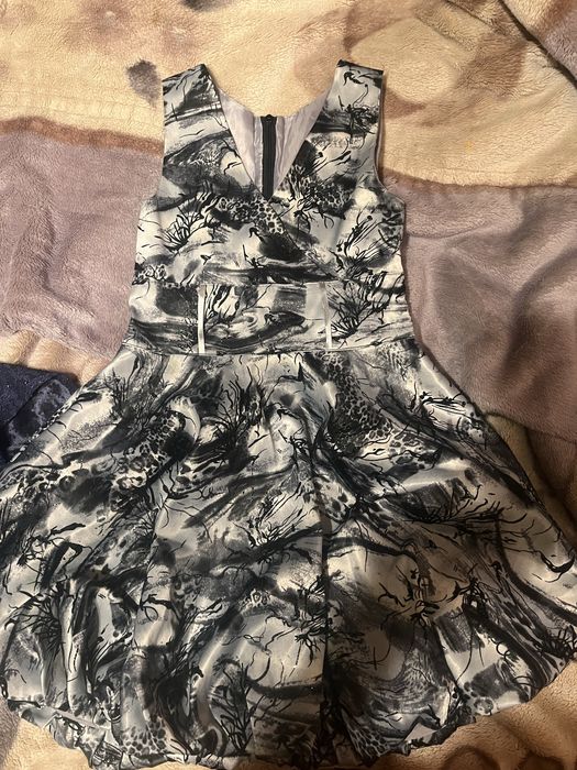 продам платье, на девочку, в хорошем состоянии