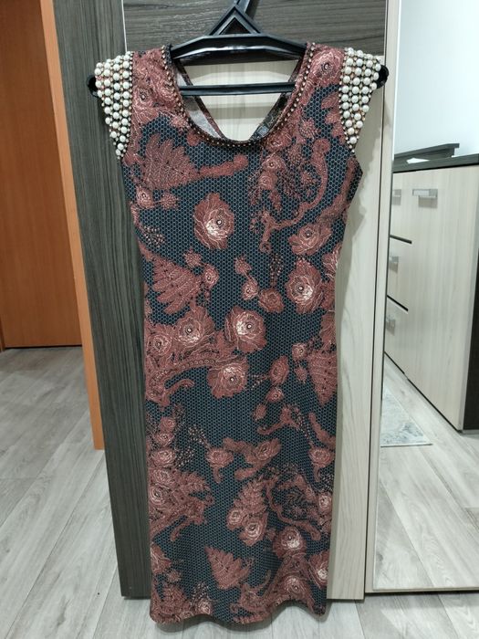 Платья нарядные, вечерние