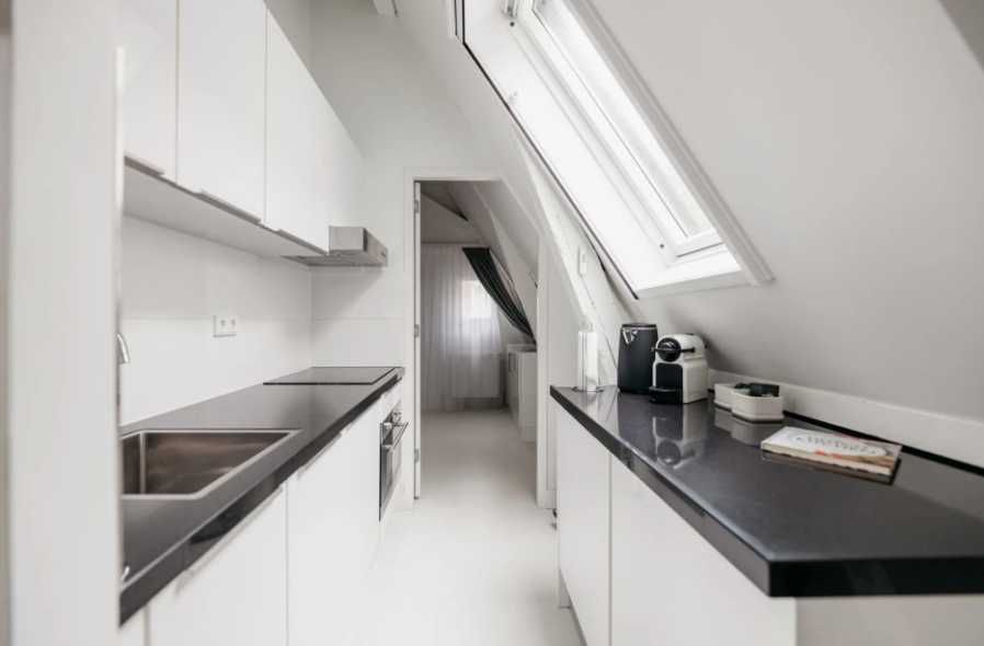 Дава се под наем Двустаен апартамент в Пловдив, Център - 45 кв.м за 306 € - Снимка #2