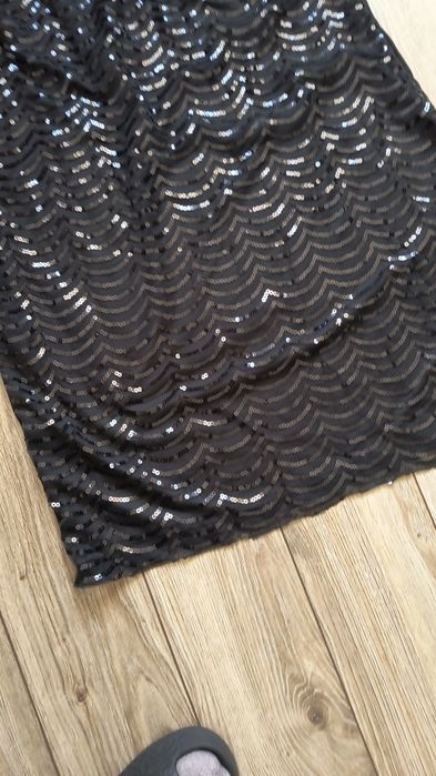 Rochie nouă fără etichetă, care se așează foarte bine