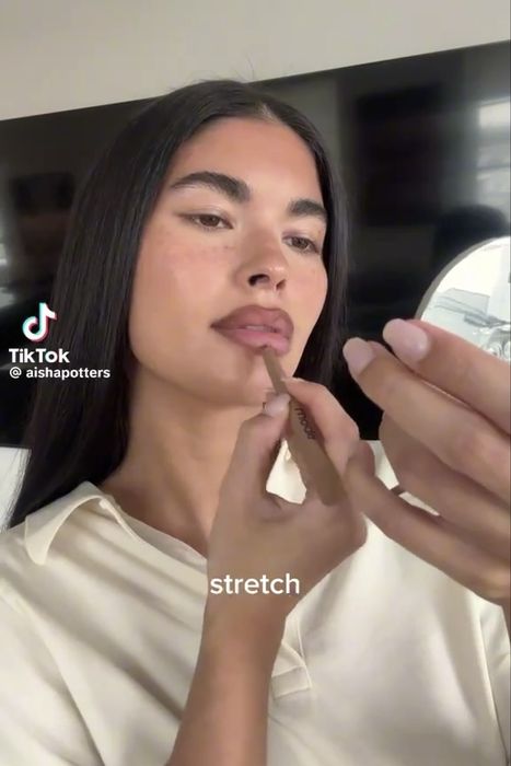 Rhode peptide lip shape