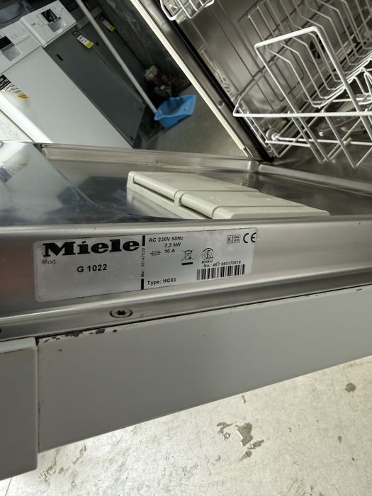 Свободно стояща съдомиялна MIELE 60/см с три кошници.