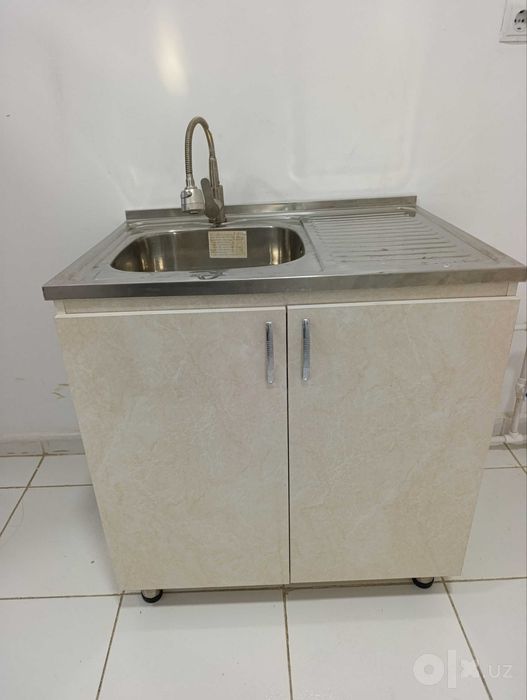 Кухонная мойка с тумбой и смесителем 80×60×83 см