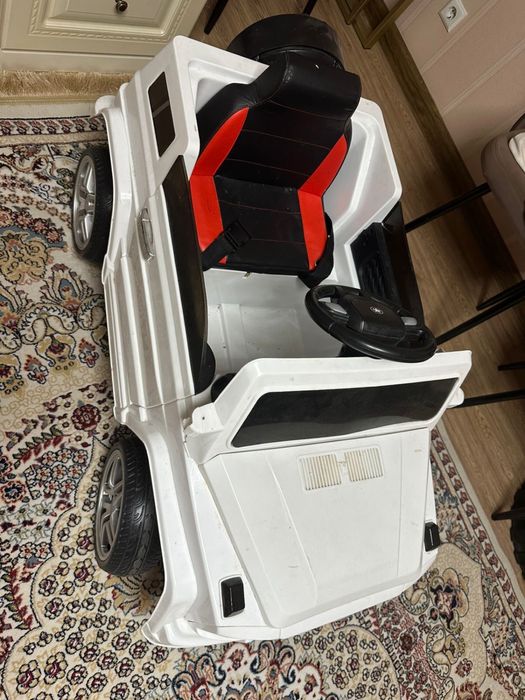 Продам детскую машину джип