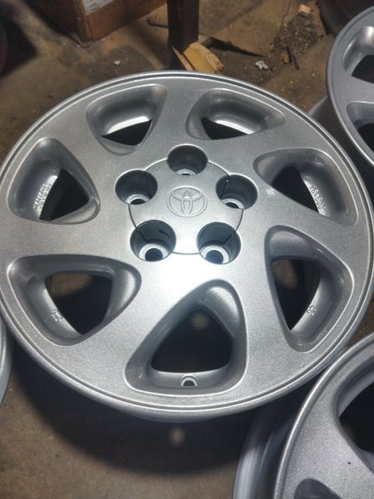 Тойота оригинал на 15