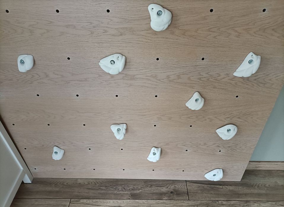 Детска стена за катерене