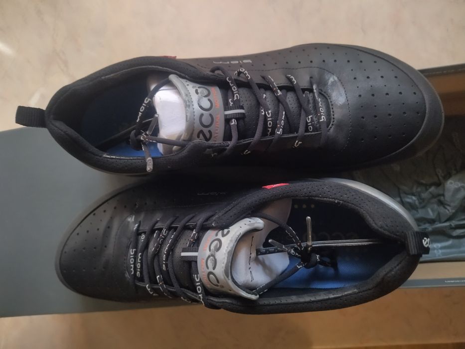 Кроссовки от ECCO