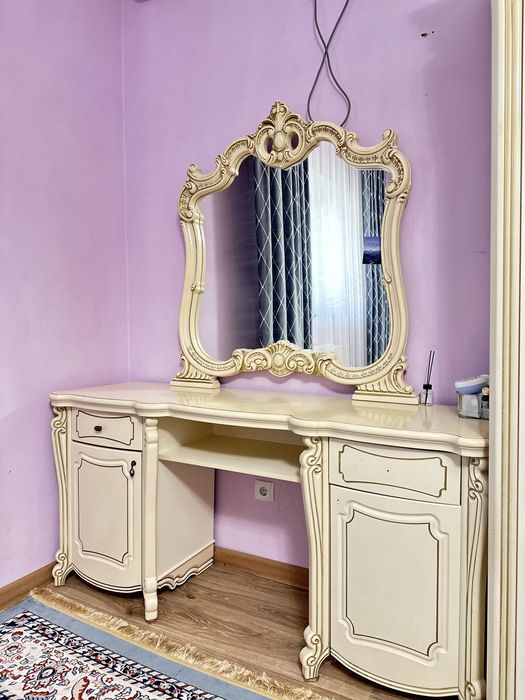 Продается спальный гарнитур