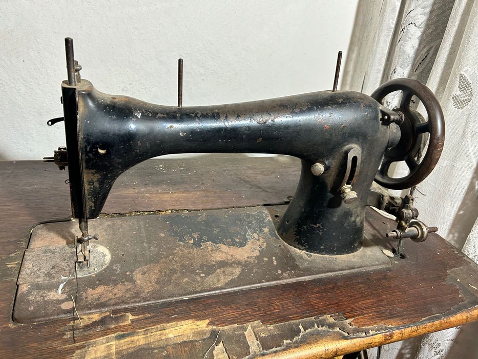 Mașină de cusut Naumann, funcțională