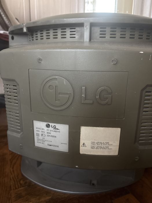 Телевизор LG модель номер RT-21CA80VE