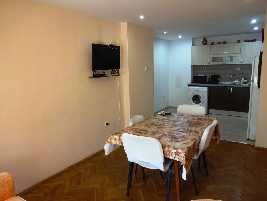 Дава се под наем Четиристаен апартамент в Варна, Зимно кино Тракия - 114 кв.м за 750 € - Снимка #2