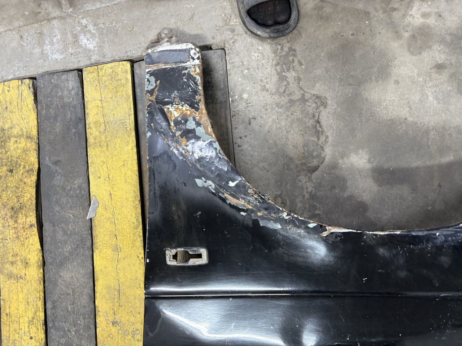 продам крыло от приоры