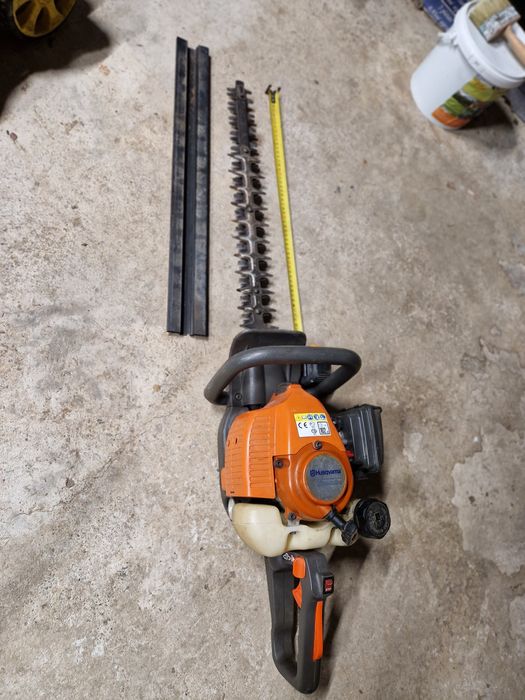 Husqvarna masina tuns / foarfeca gard viu