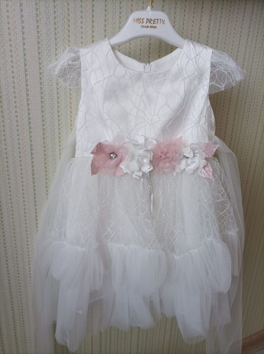 Продам платье на девочку на 1 год