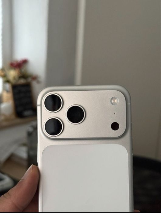 Iphone 17 Pro Silver