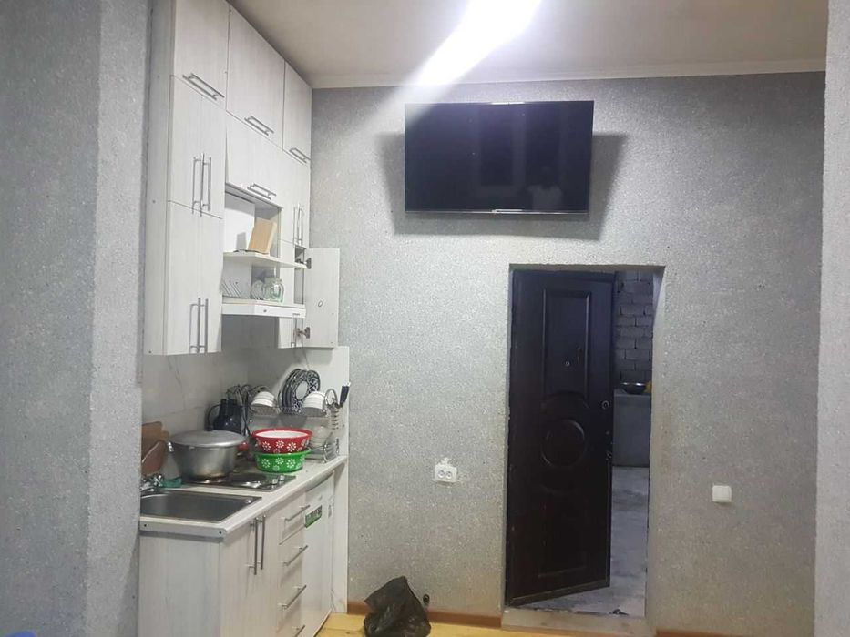Семейная дача (своя) на Юсуфхоне, на склоне горы, недалеко от пляжа.
