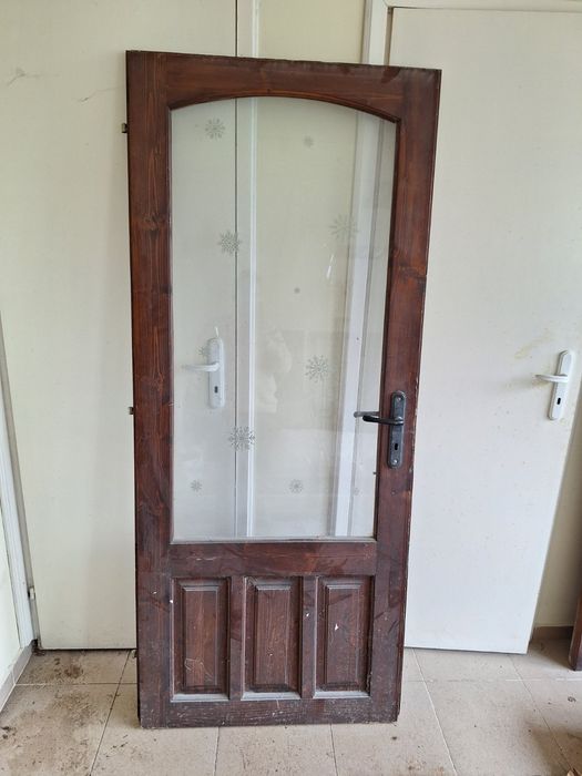 Дървени интериорни врати с каси и без каси