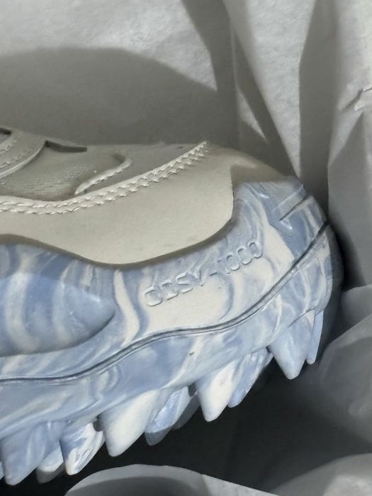 Off white noi cu eticheta