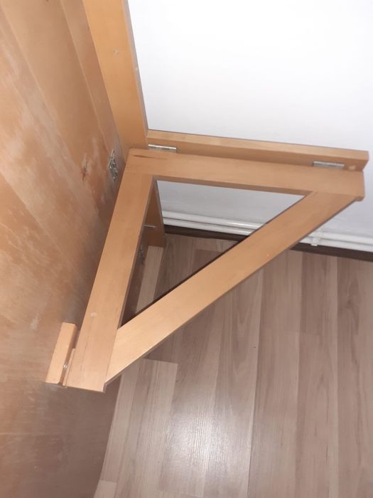 Masuta de perete