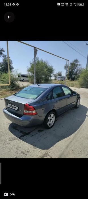 Автомобиль Volvo S40