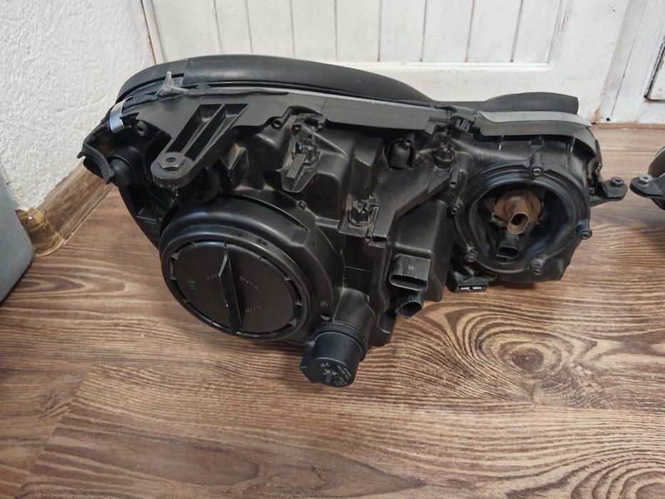 Фарове за Мерцедес W211 би-ксенон завиващи (адаптивни)