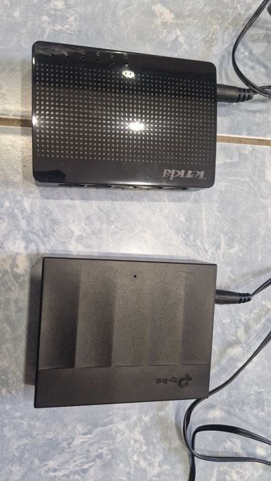 Vand Lot 2 switch Gigabyt 5 porturi foarte mici !! CA NOI !! la 100lei