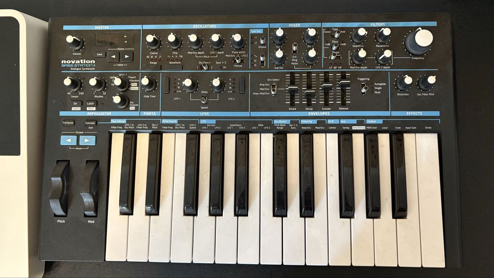 Roland Gaia 1 si  Novation Bass Station 2  Synth / Sintetizator analog