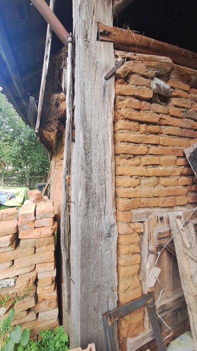 Sura de vanzare lemn si caramida