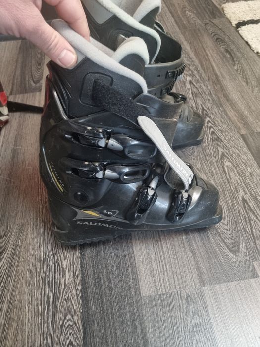 Ски, ски обувки и щеки