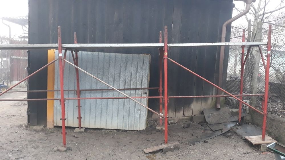 Schela de închiriat