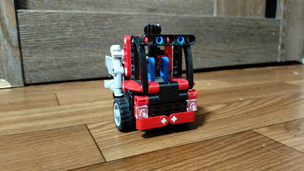 Продам Лего грузовик