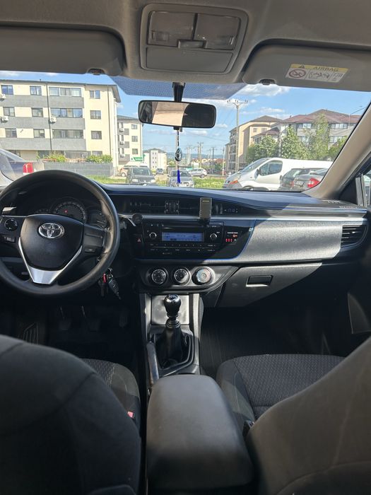 Vand Toyota Corolla an 2014, motor 1,4 benzina