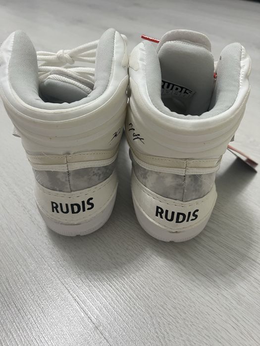 Продам новые кроссовки для бокса