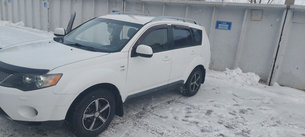 Митсубиси аутлендер