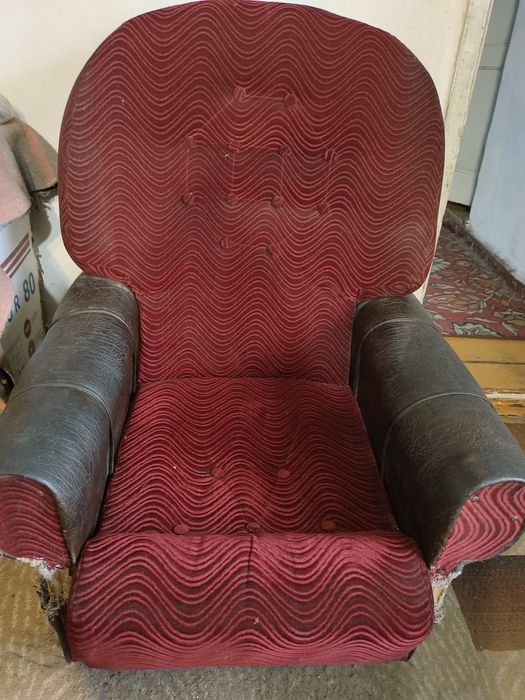 Продам  два. кресла, бардовый цвет