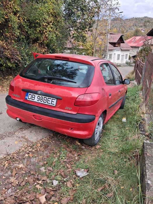 golf 6 avariat si peugeot 206 de vânzare