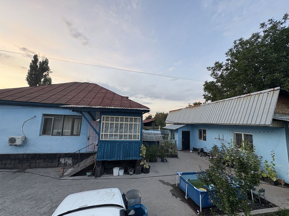 Продам два дома на одном участке