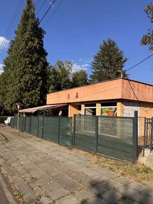 Правец – ТОП ЛОКАЦИЯ  300 м² УПИ + 120 м² Сграда
