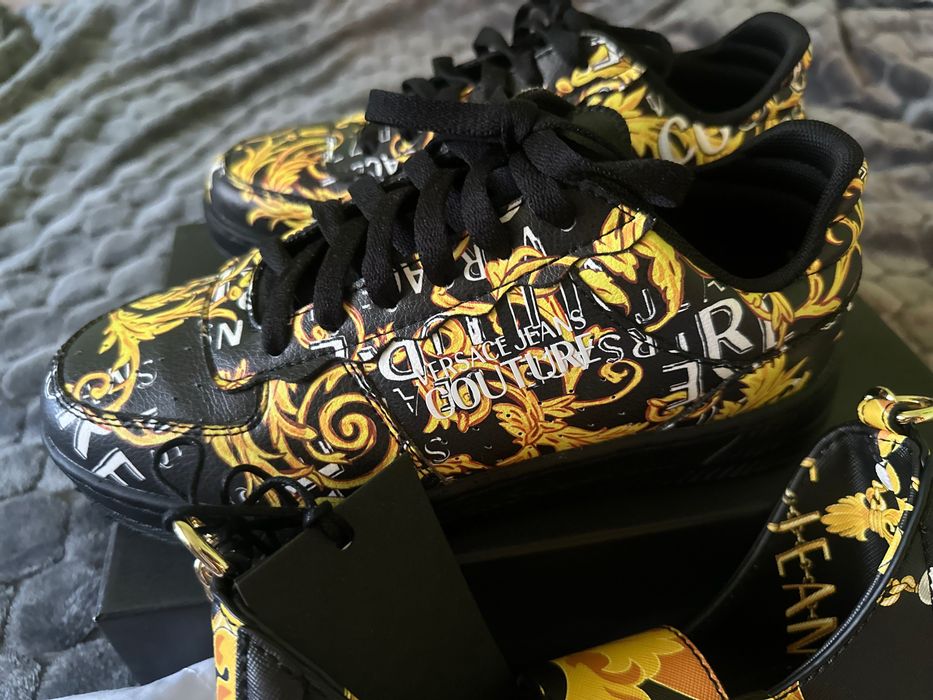 Обувки и чанта Versace