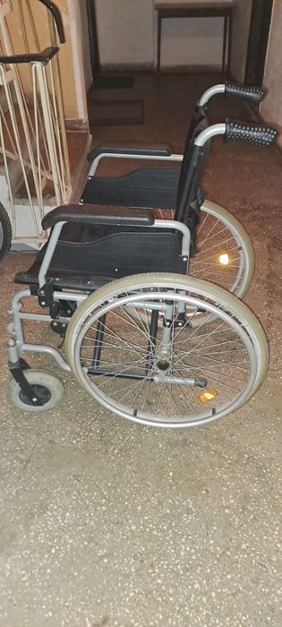 Scaun cu rotile persoane cu handicap
