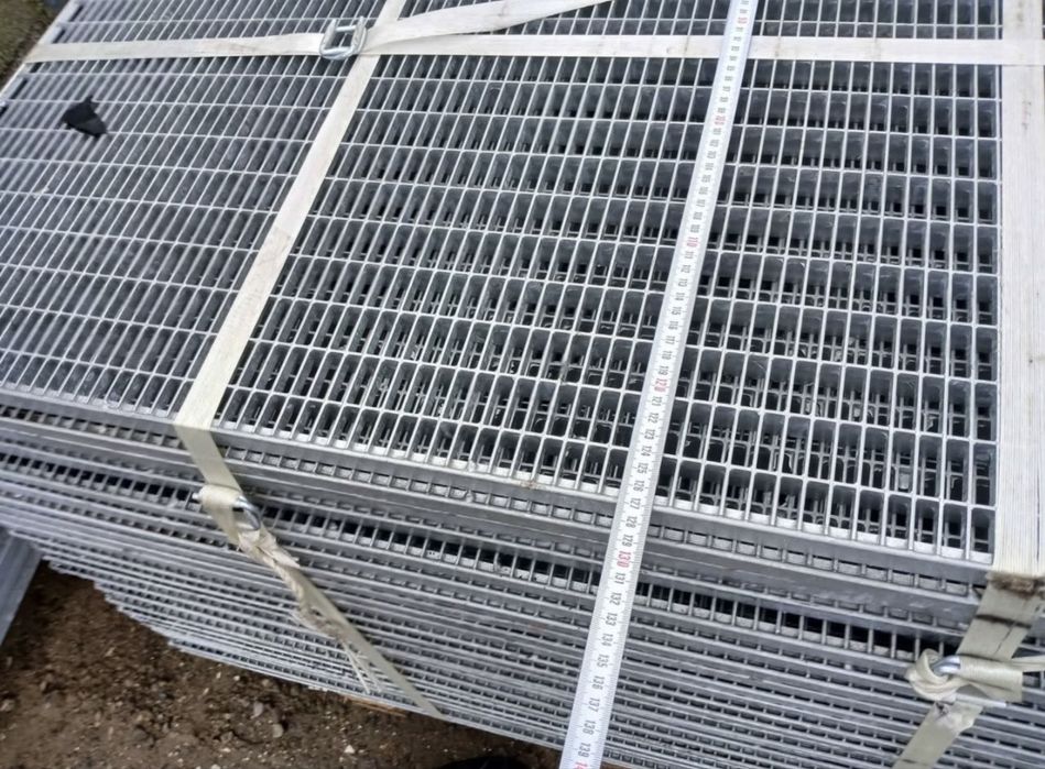 Trepte grilaje rigolă