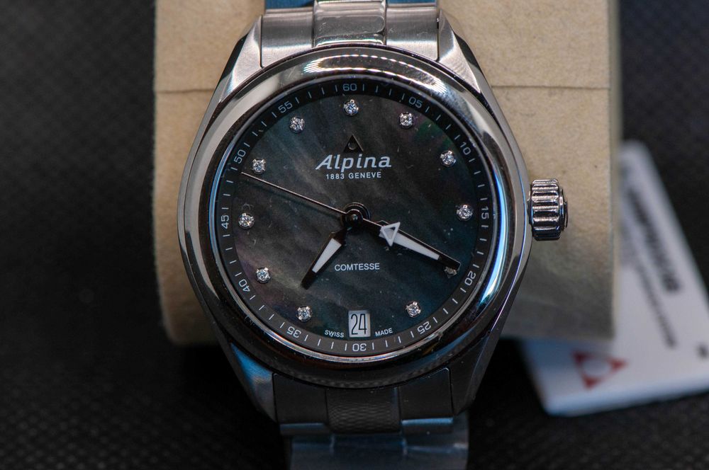Швейцарски дамски часовник с диаманти - Alpina Comtesse