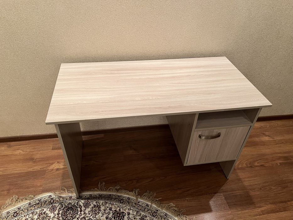 Рабочий стол / парта