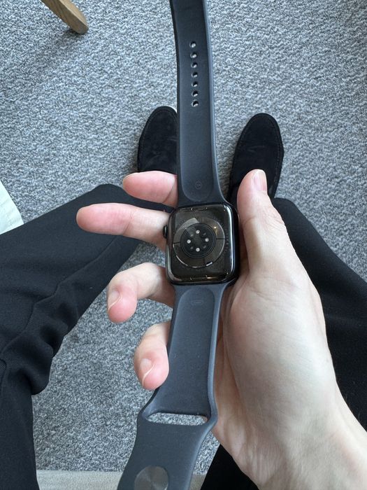 Apple Watch 7.  45 mm