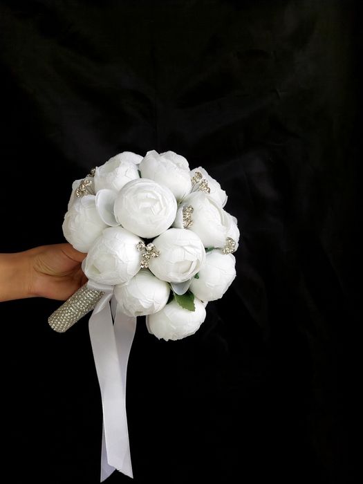 Kelinlar gul dastasi sun'iy