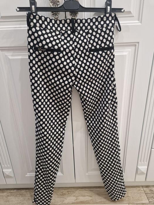Lucy Fashion - Елегантен панталон на точки черно с бяло