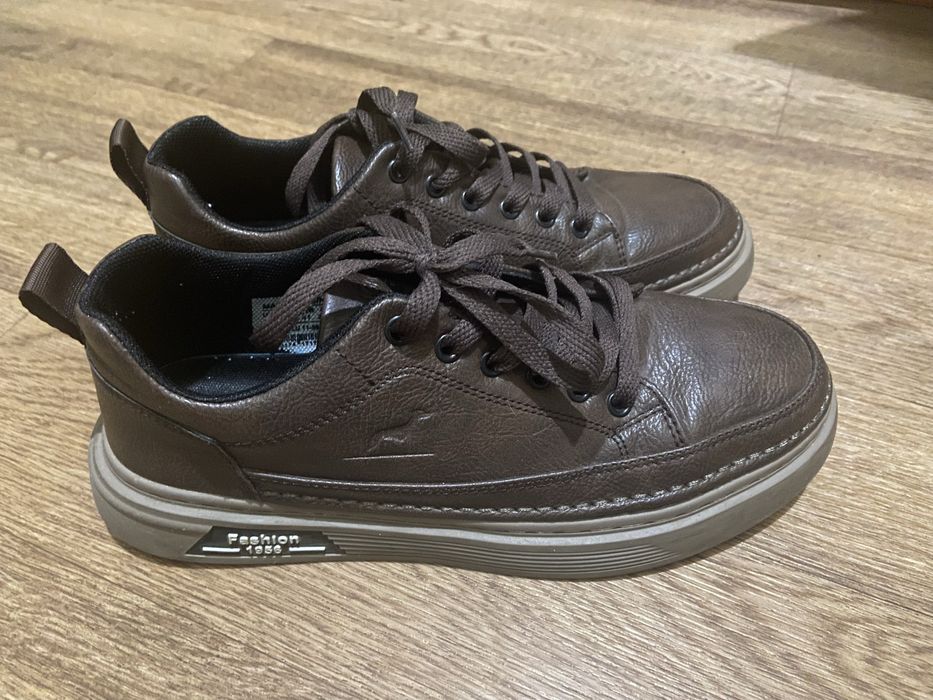 Продам ботинки новые р-р 41