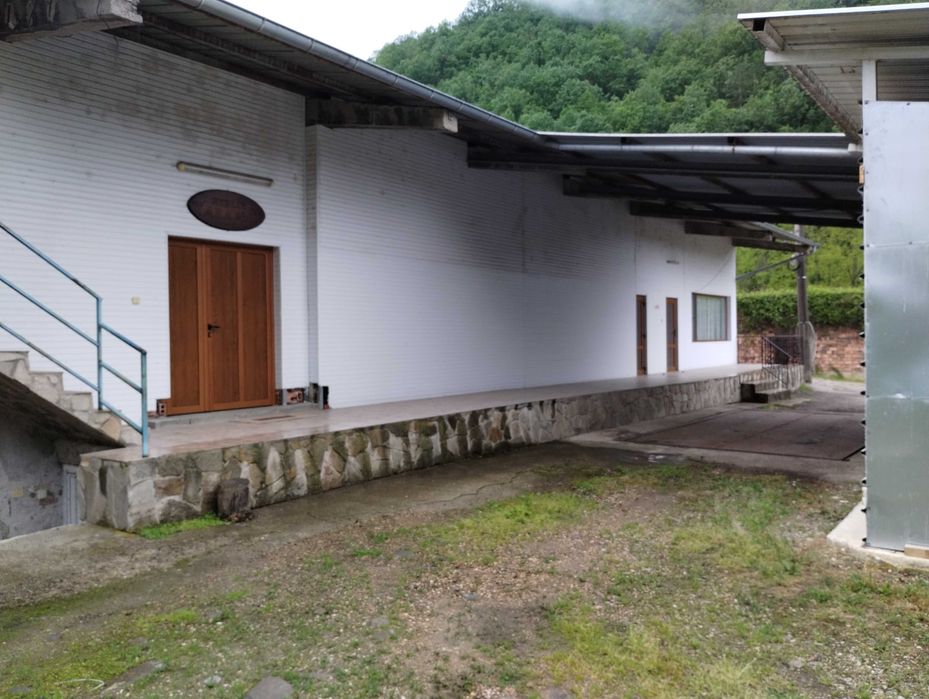 Дава се под наем Промишлена сграда в Троян - 1100 кв.м за 2600 € - Снимка #3